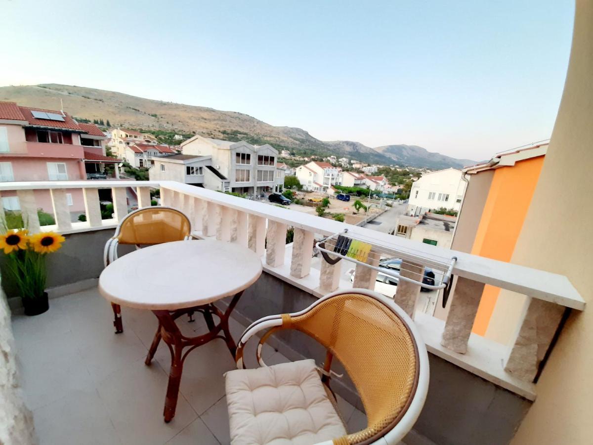 Holiday Beach House Apartment Grebastica Ngoại thất bức ảnh