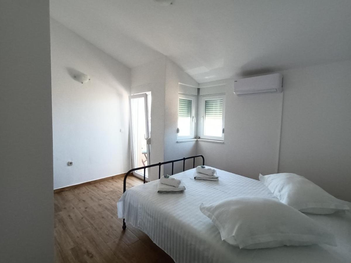 Holiday Beach House Apartment Grebastica Ngoại thất bức ảnh